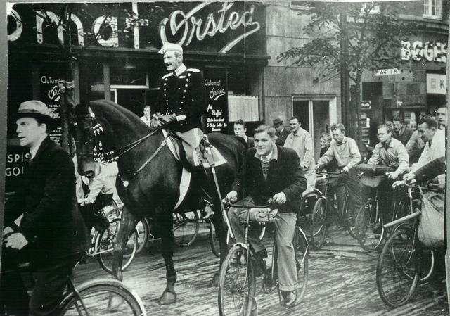 King Christian rides horse through German occupied city