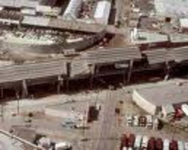 (6) Loma Prieta earthquake strikes