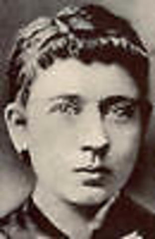 Adolf Hitler's mother dies