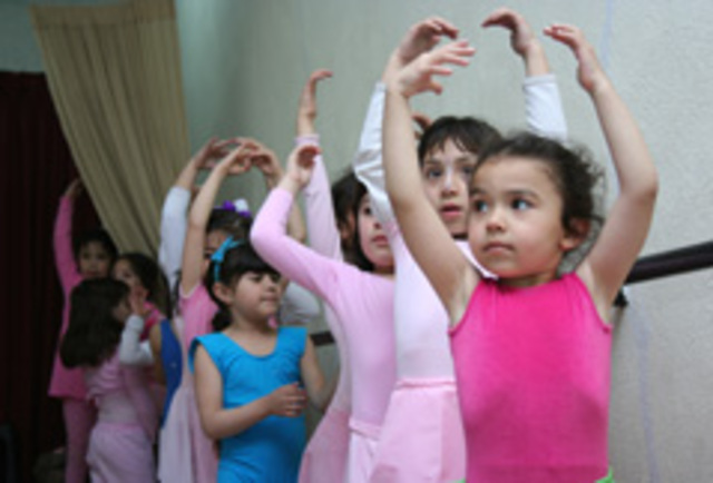 Entro a clases de ballet y de pintura