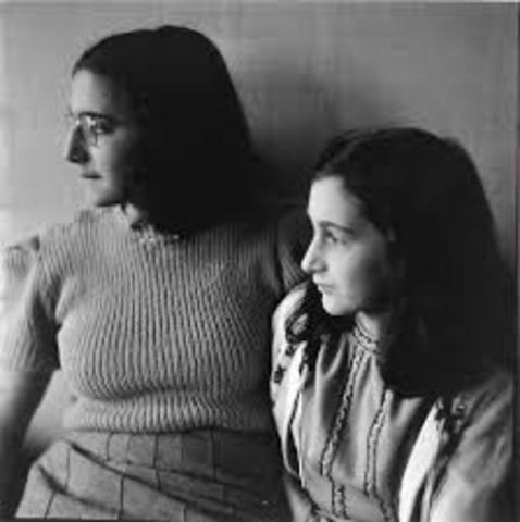 Anne and Margot Frank die