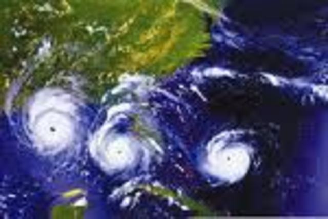 (6) Hurricane Andrew strikes Florida!