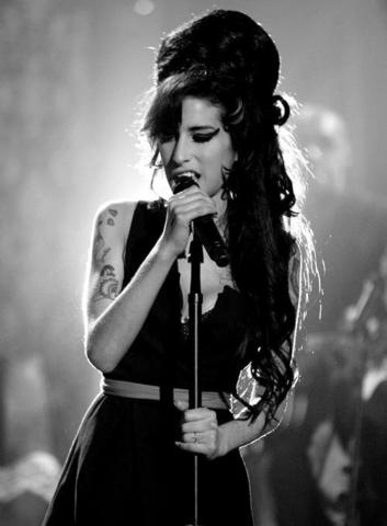 AMY WINEHOUSE- VALERIE