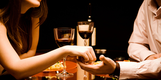 Brody and Mel go out on their first date.