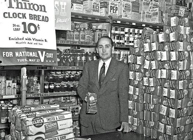 1890 Nacimiento de los supermercados en los EE.UU.