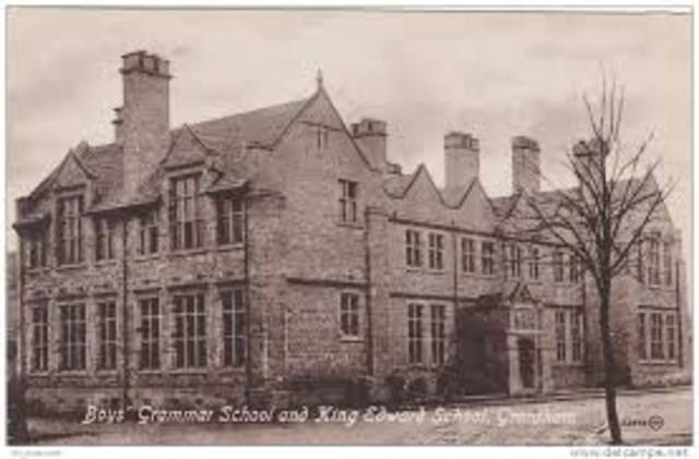 Estudios basicos en la South Grammar School.