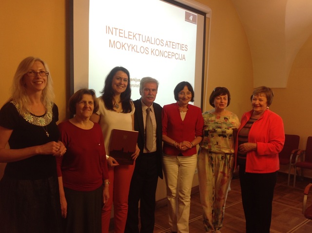 Sutarčių tarp Vilniaus universiteto ir mokyklų iškilmingas įteikimas