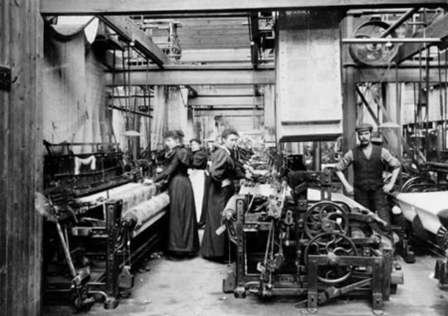 INICIO ETAPA DE INDUSTRIALIZACION