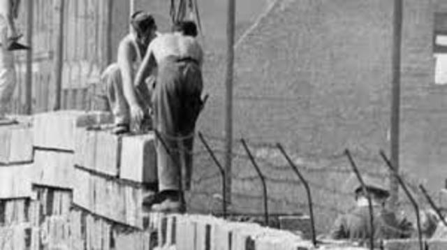 rise of the berlin wall