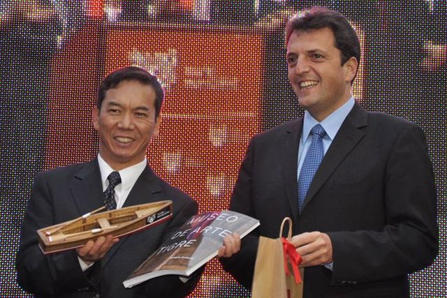 Tigre enseña CHINO en Bibliotecas Populares