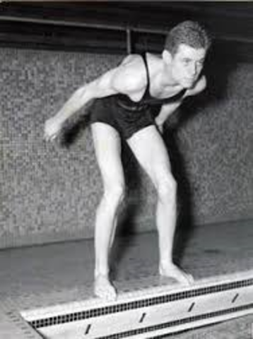 He begins his studies at de harvard college