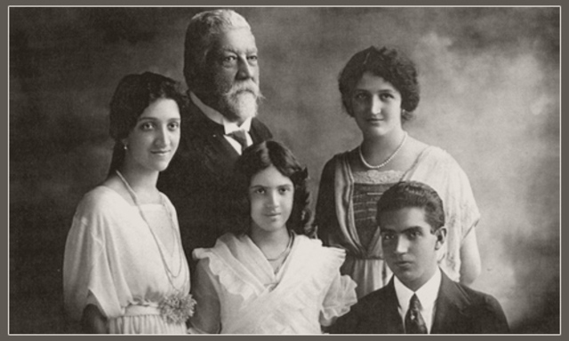 Se separan los padres de Antonieta