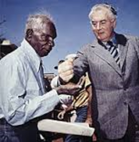 Gough Whitlam presents Gurindji people with part of Wave Hill Cattle Station