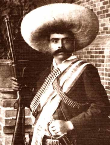 En Villa de Ayala, Morelos, Emiliano Zapata se levanta en armas contra la dictadura de Porfirio Díaz.