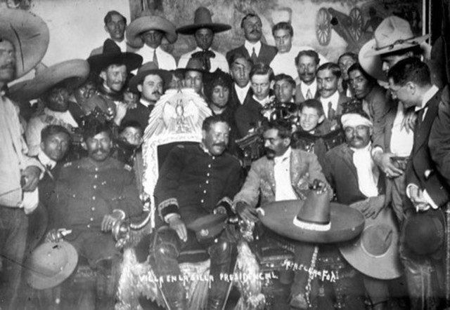 Zapatistas y villistas ocupan la Ciudad de México después de que dos días antes se habían reunido en Xochimilco.