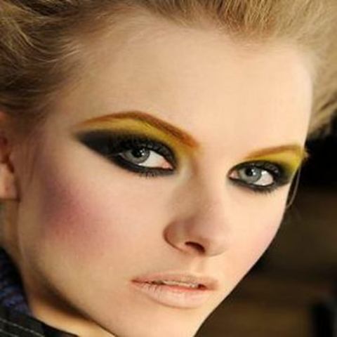 Winged eye liner became popular.