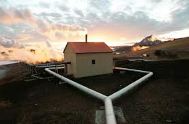 First Geothermal District Heating System Built