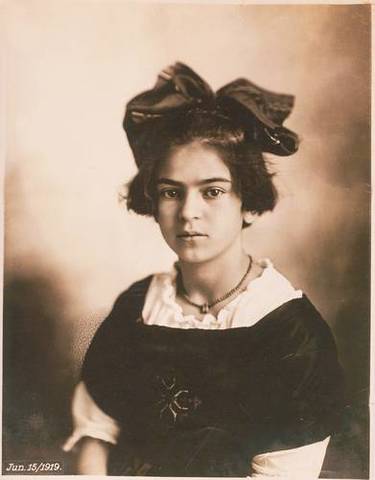 Frida contrae poliomielitis