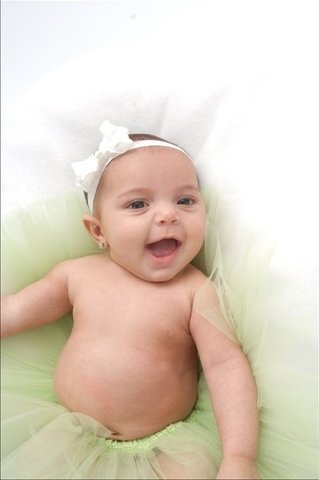 Isabella Marie K. Vasilakis takes 3 month pictures