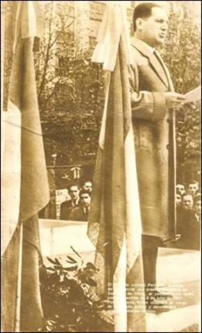 Es nombrado agregado militar en la embajada Argentina en Chile