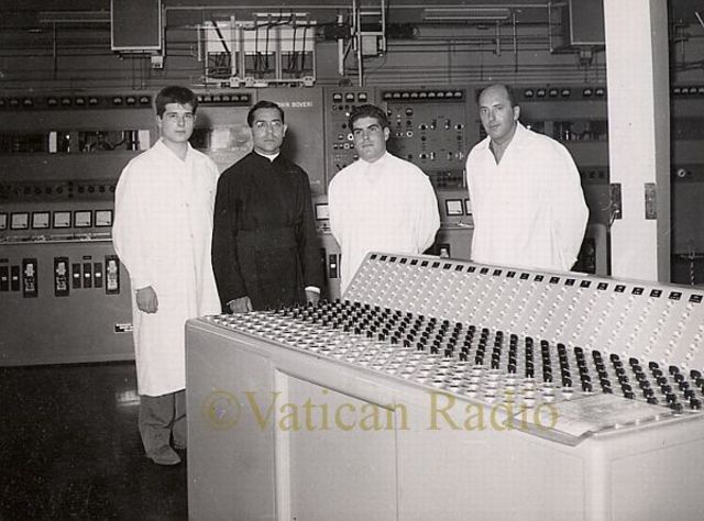 En Succasunna, USA, se llega a instalar la primera oficina informatizada, lo cual, sin duda, constituyó el nacimiento del desarrollo informático.