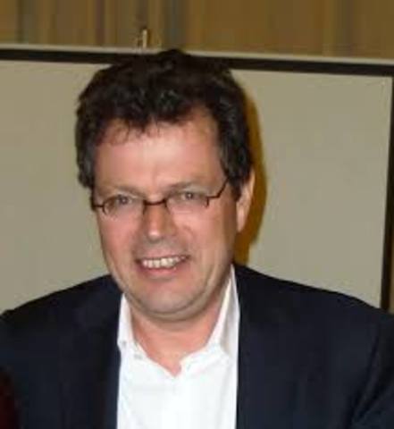 Mertens clasifica las cometencias como;