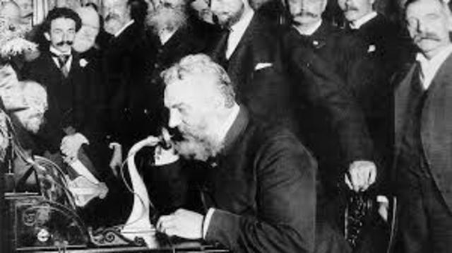Graham Bell inventa el telefono