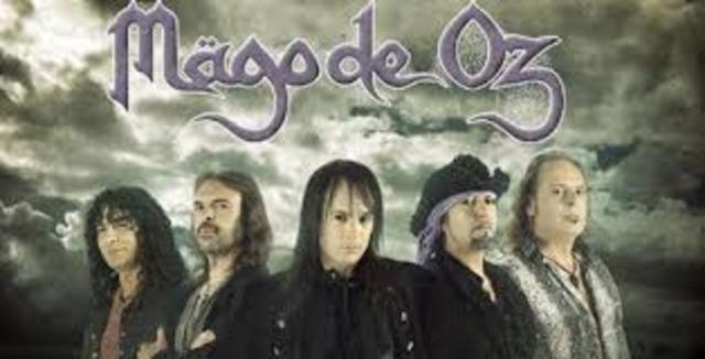 Firma contrato con Warner DRO