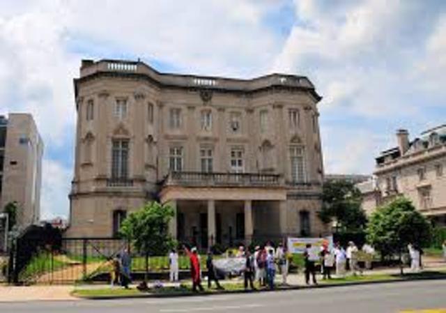 Washington y La Habana abren Secciones de Intereses para cumplir funciones consulares.