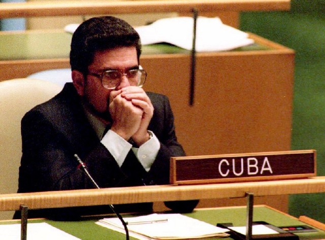 Octubre: EEUU aprueba la Ley Torricelli para endurecer el embargo.