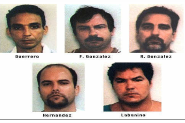 EEUU captura a cinco agentes cubanos que espiaban a grupos anticastristas. Son condenados a largas penas de prisión.