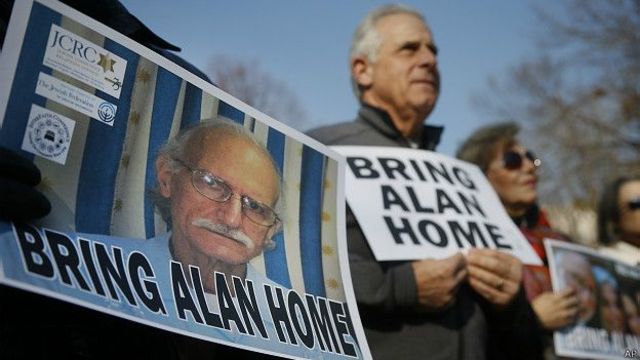 Es detenido en La Habana el subcontratista estadounidense Alan Gross, que había viajado a la isla para distribuir material de comunicación a grupos civiles. Es condenado a 15 años de prisión.