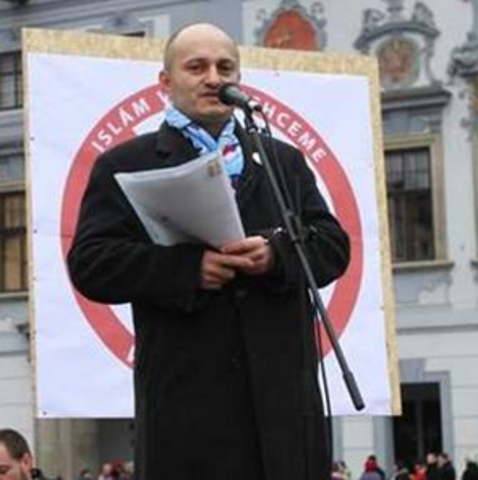 Demonstrace proti islámu na Hradčanském náměstí