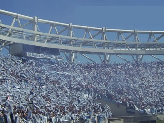 La dignidad de una hinchada: el Lobo no abandona