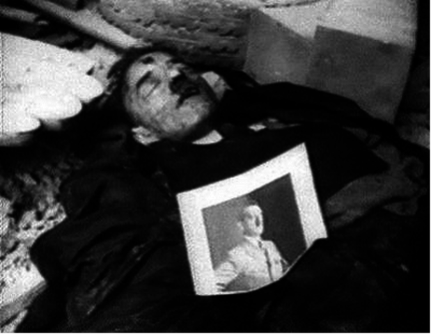 Hitler se suicida en su bunker