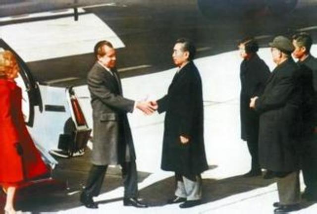 Nixon visits Beijing