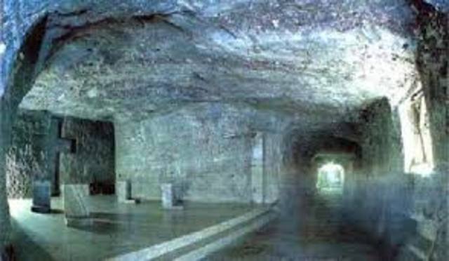 Luis Ángel Arango tuvo la idea de construir una capilla subterránea