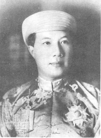 Emperor Bao Dai Surrenders