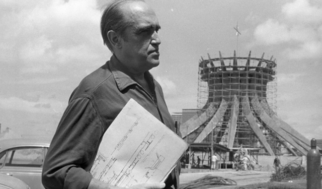 OSCAR NIEMEYER