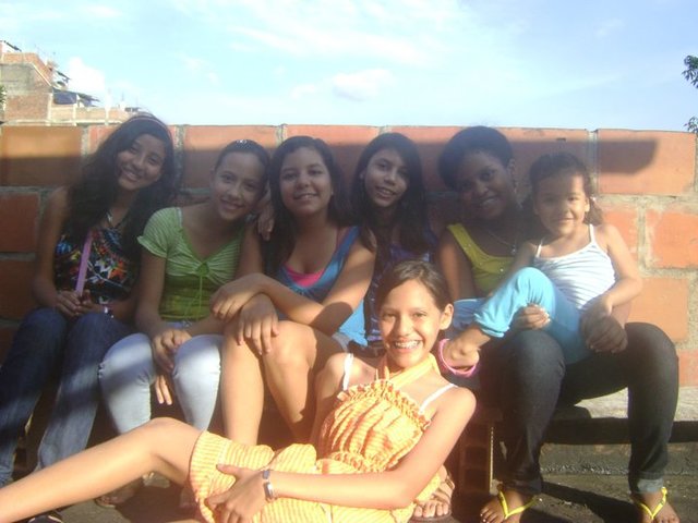 mis amigas y mi herrmana