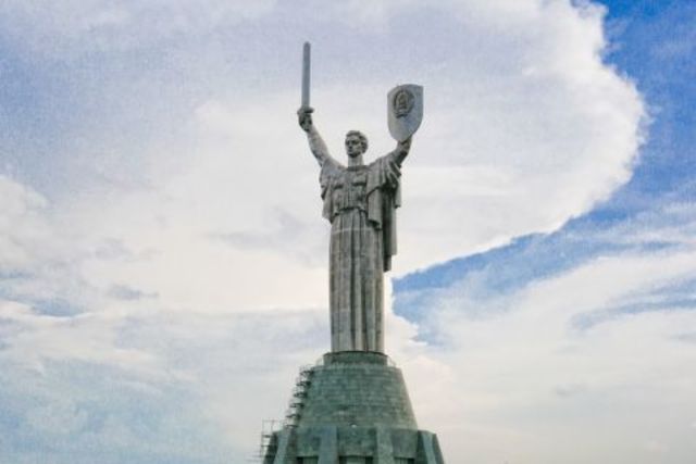 Estatua de la Madre Patria (Kiev)