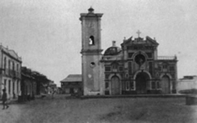 La plaza, la vírgen y la catedral.