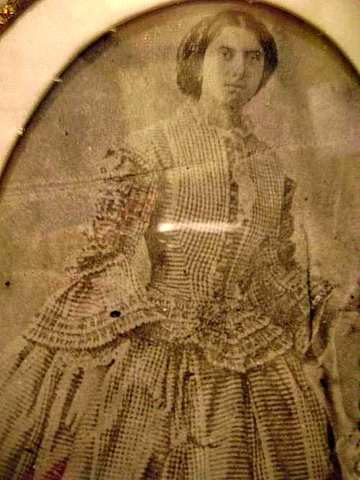 Nace su nieta María Mercedes.