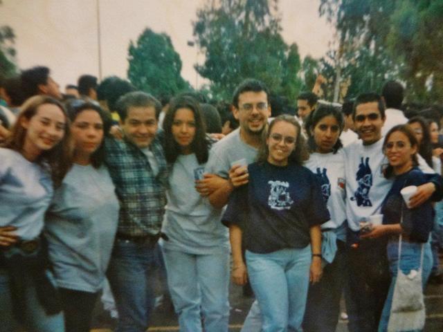 Licenciatura completa.