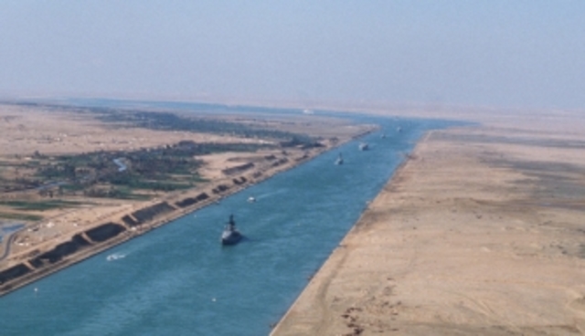 egypt takes control of the suez canal