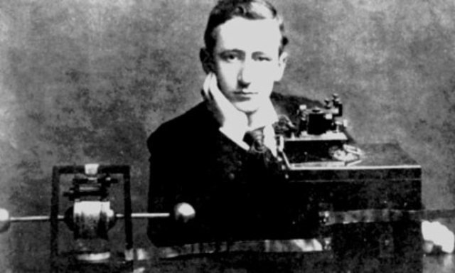 Primer transmisión de radio