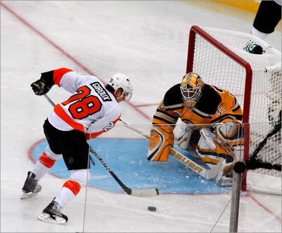 Boston Bruins defeat Philadelphia Flyers, 2-1