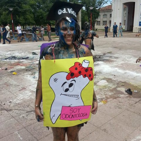 Me recibo de Odontologa