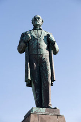 Sjalfstaedisbaratta Islendinga - Jon Sigurdsson  His birthday, June 17, was chosen as Iceland's National Holiday to recognize his efforts toward Icelandic independence