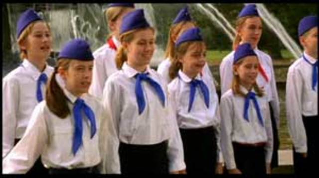 Final de la Primaria como miembro de los Jóvenes Pioneros